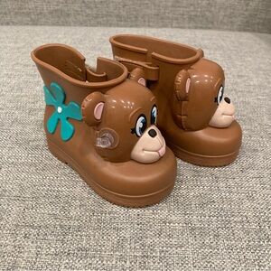 Mini Melissa 6/7 brown bear rain boots NWOT
